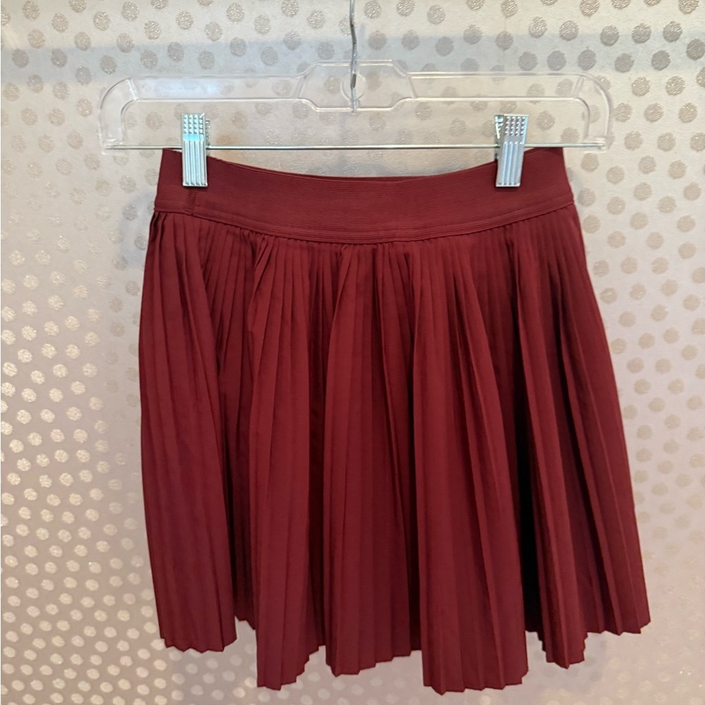Old Navy Active Burgundy Pleated Skort XS Built In Shorts Athletic Skirt - Picture 4 of 7